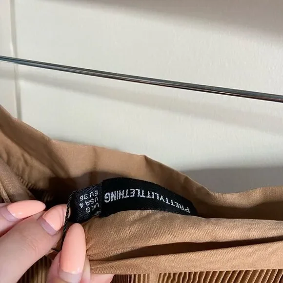 PrettyLittleThing Nude Tiered Pleated Mini Skirt | NWT | US 6 - Picture 5 of 6